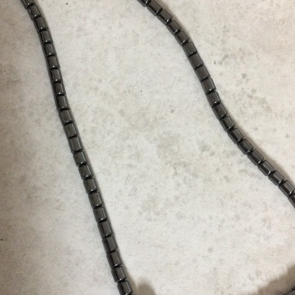 Hematite bead with turquoise bead and hematite fan pendant necklace - Picture 4 of 6